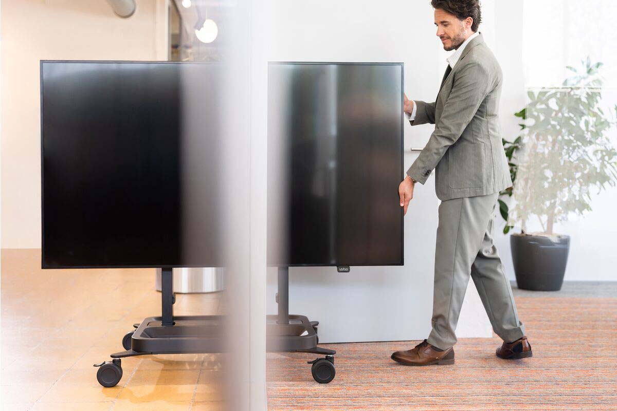 Los elevadores de pantalla motorizados son fáciles de mover | Vogel's 