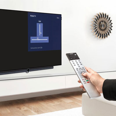 niet verwant alleen Eigendom TV wall mount suitable for Loewe products: full-motion and motorised |  Vogel's