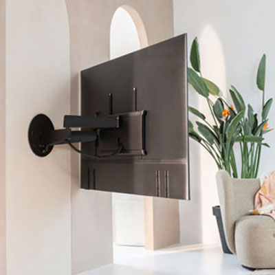 TV wall mount turns automatically when TV is switched on | Vogel's